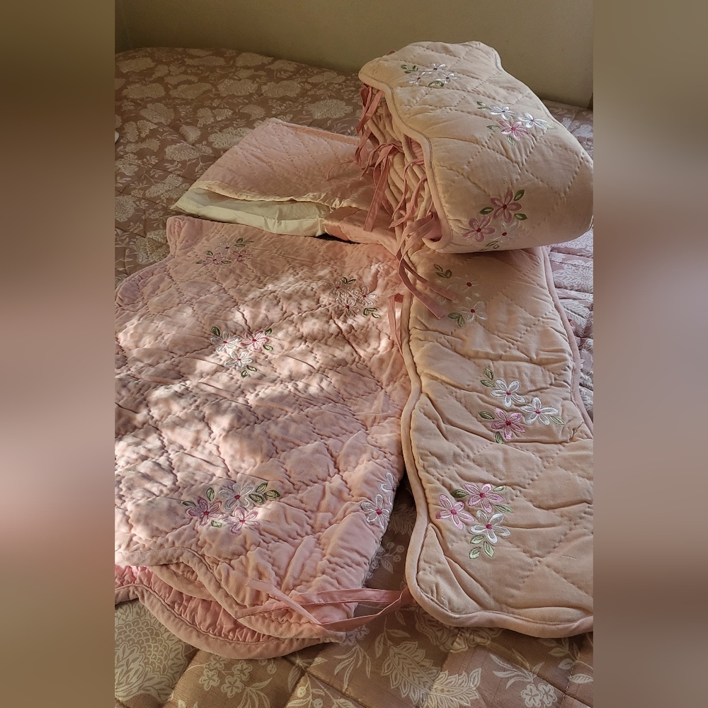 Pottery Barn Girls Crib Set 3 Piece Quilt Bumper Skirt Pink Flowers
